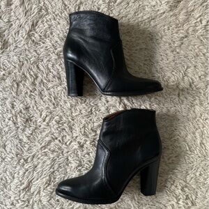 VC Signature Black Booties size 5.5